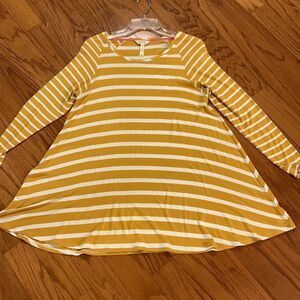 Matilda Jane Size Medium "walking on sunshine" tunic top.  Like new